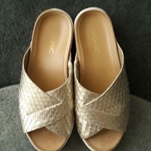 Vionic light gold sandals Lou